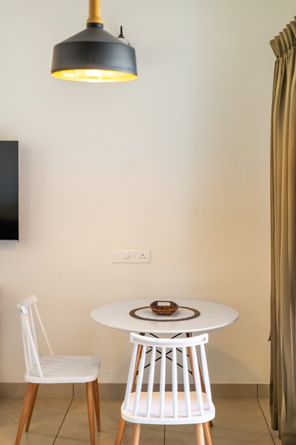 Sereno Pebbles 2 - cosy 1bhk w/pool, gym, games