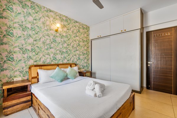 Sereno Pebbles 2 - cosy 1bhk w/pool, gym, games