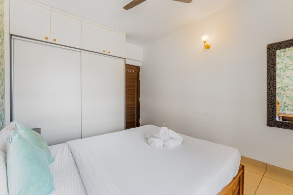 Sereno Pebbles 2 - cosy 1bhk w/pool, gym, games