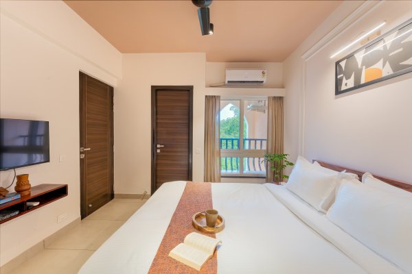 Sereno Foresta cosy 1 bhk greenery view w/pool+game