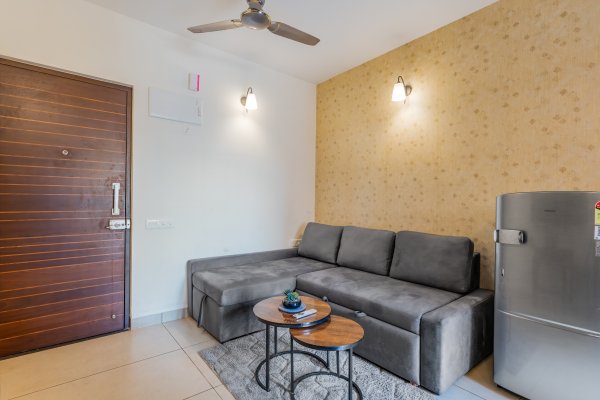 Sereno Pebbles 1 - cosy 1bhk w/pool, gym, games