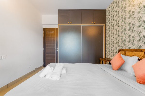 Sereno Pebbles 1 - cosy 1bhk w/pool, gym, games