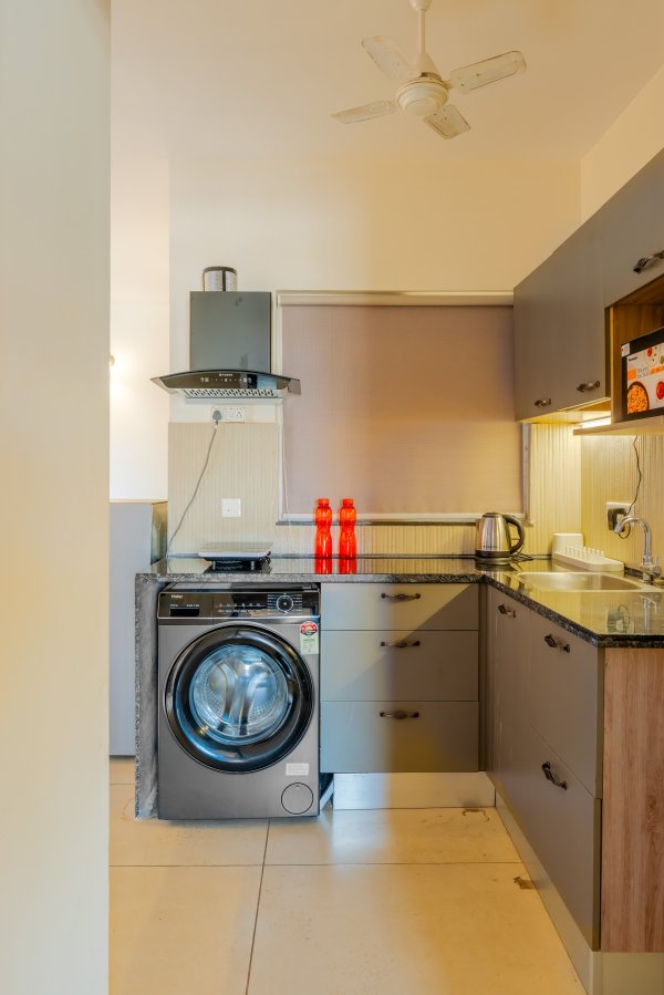 Sereno Pebbles 1 - cosy 1bhk w/pool, gym, games