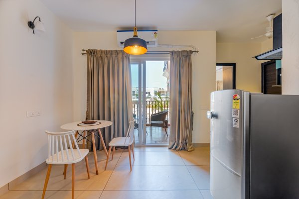 Sereno Pebbles 2 - cosy 1bhk w/pool, gym, games
