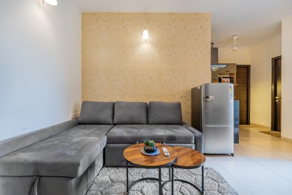 Sereno Pebbles 1 - cosy 1bhk w/pool, gym, games