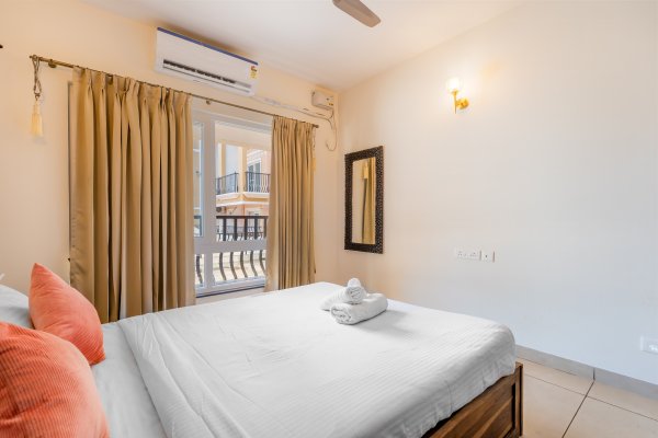 Sereno Pebbles 1 - cosy 1bhk w/pool, gym, games