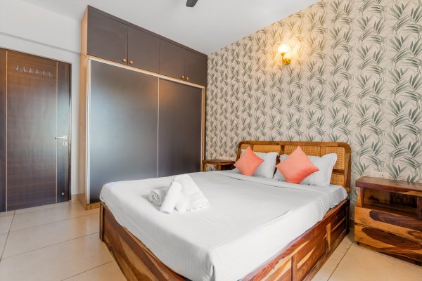 Sereno Pebbles 1 - cosy 1bhk w/pool, gym, games